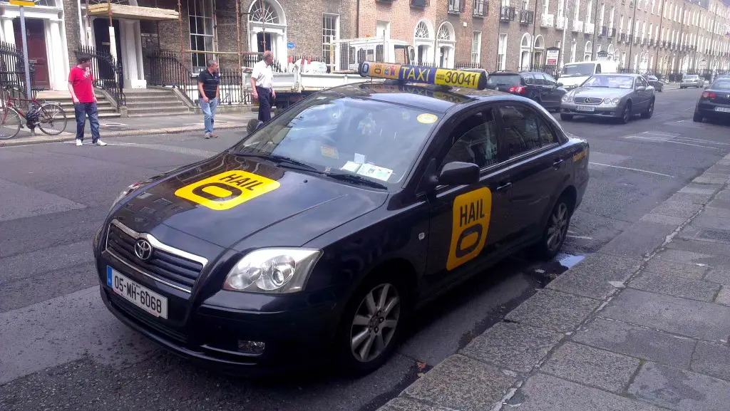 Taxis en Dublín. Son el medio de transporte más cómodo y rápido, pero también el más caro.