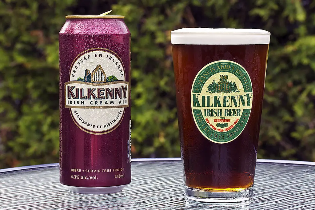 Cerveza Kilkenny. Es una de las cervezas más consumidas en Irlanda y está disponible en el extranjero.