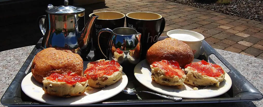 Gastronomía típica irlandesa. Los restaurantes locales a menudo mezclan destrezas francesas con productos irlandeses. 